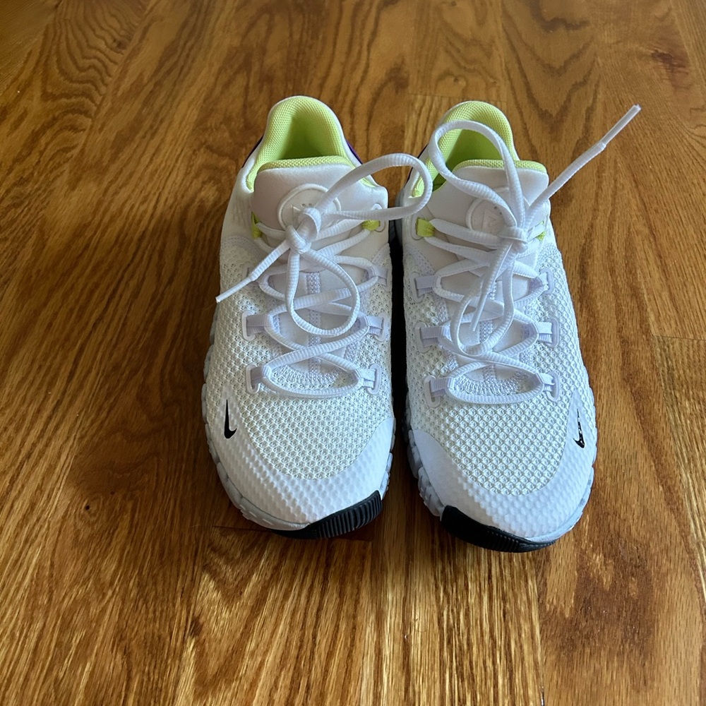 Nike White and Yellow Athletic Shoes with Breathable Mesh and Sleek Design